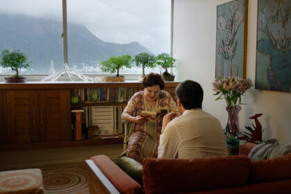 Georges conta com a ajuda de Miúcha e amigos de João Gilberto para encontrar o artista (Crédito:Divulgação/Curta!)