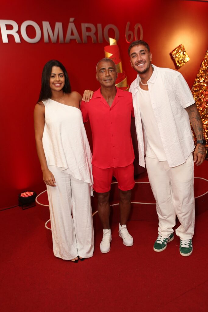 Romário abre celebração dos 60 anos com jantar luxuoso que marca início de três dias de festa vlds0034 isabella faria, romario e romarinho
