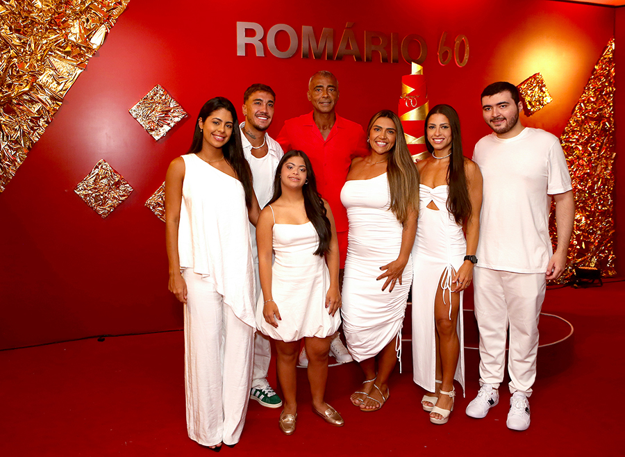 Romário abre celebração dos 60 anos com jantar luxuoso que marca início de três dias de festa vlds0055 isabella faria, romarinho, ivy faria, romario, monica faria, danielle favato,raphael faria